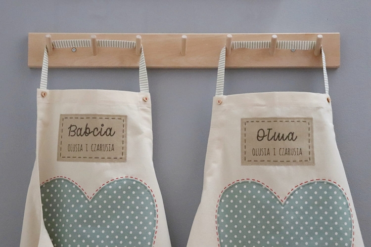 personalizowane fartuchy kuchenne na dzien babci.JPG