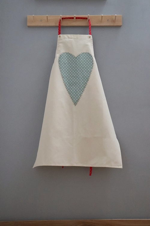 rustykalny fartuch kuchenny na walentynki.JPG