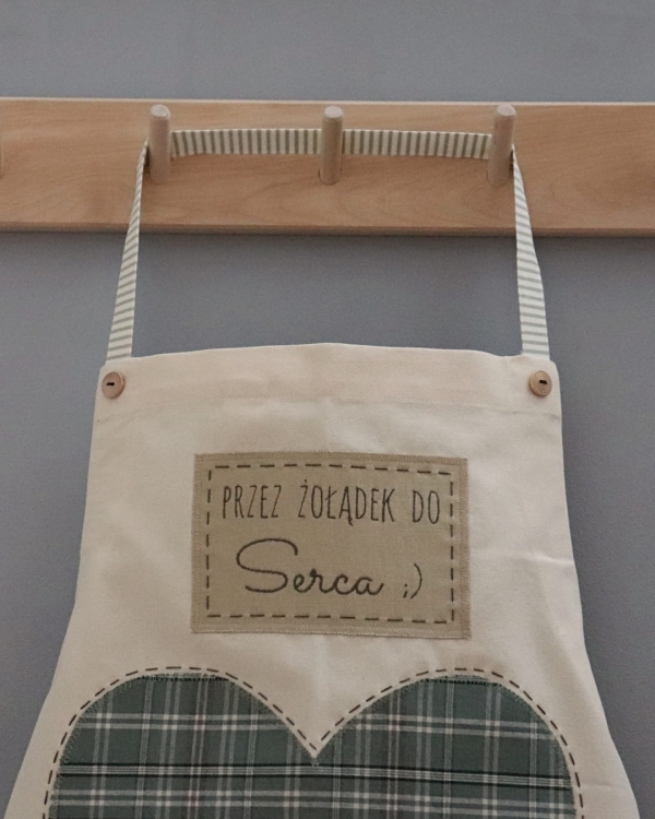 fartuch kuchenny na walentynki.JPG