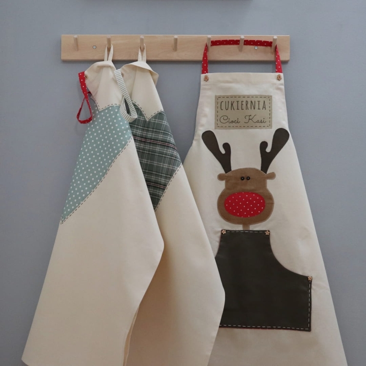 swiateczny fartuch kuchenny z reniferem.JPG