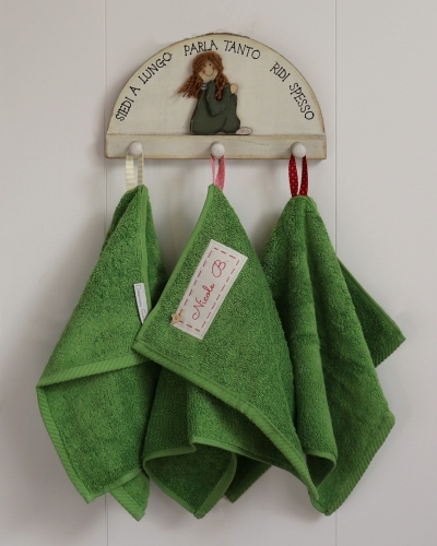 zielony ręcznik do przedszkola z imieniem