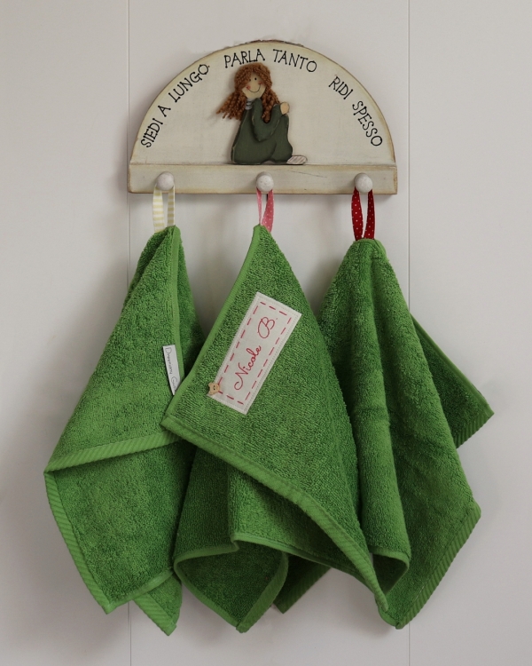 zielony ręcznik do przedszkola z imieniem