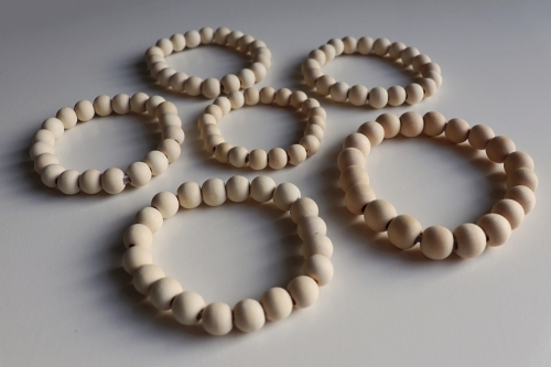 upięcia do zasłon i firan korale na gumce.JPG