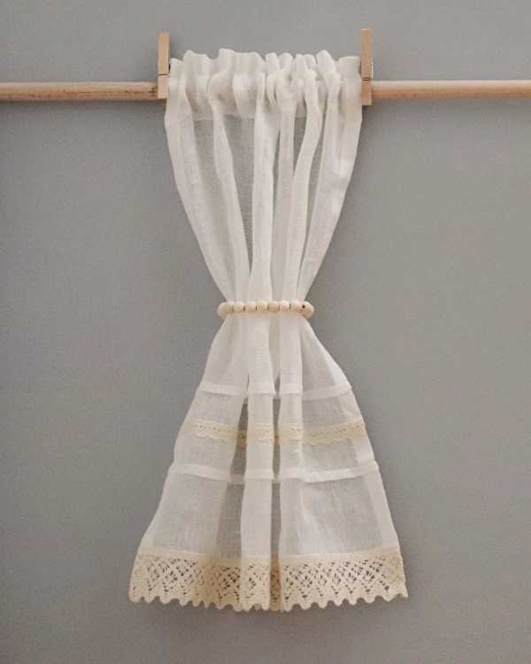 lniana firana RUSTICO ivory - upięcie drewniane korale na gumce