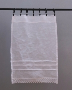 firana RUSTICO - zawieszona na klamerkach na karniszu