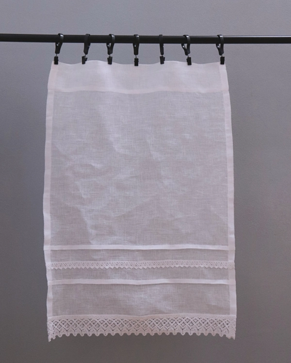 firana RUSTICO - zawieszona na klamerkach na karniszu